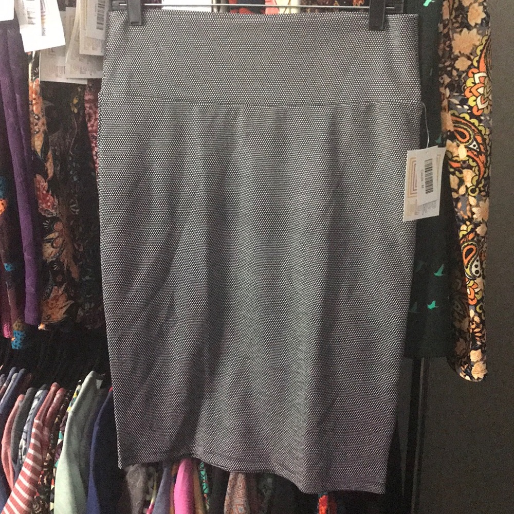 Medium LuLaRoe Cassie pencil skirt